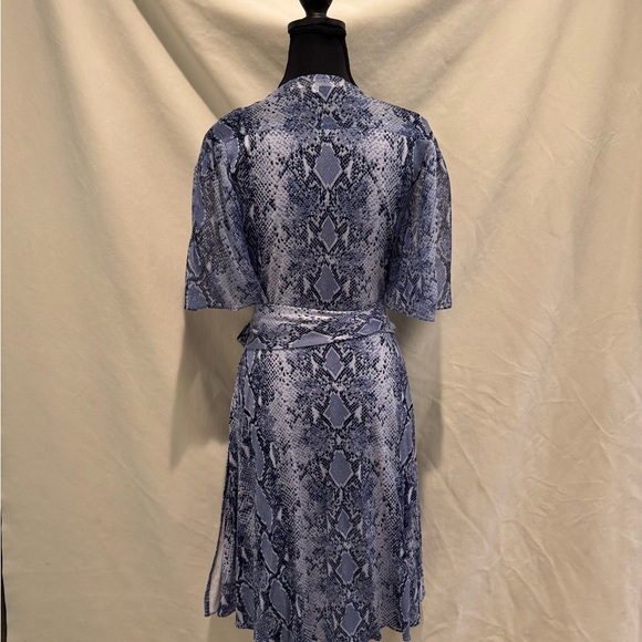 Diane Von Furstenberg Silk Blue Snake Print Wrap Dress - Picture 3 of 11